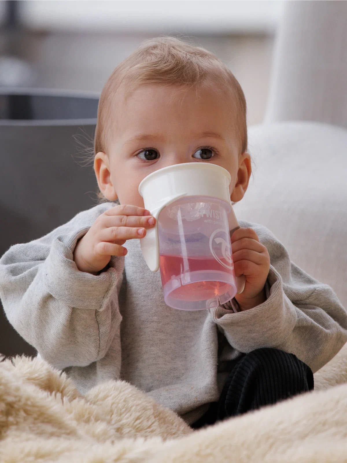 Поильник Twistshake 360 cup 230 мл. Белый 6+ 10
