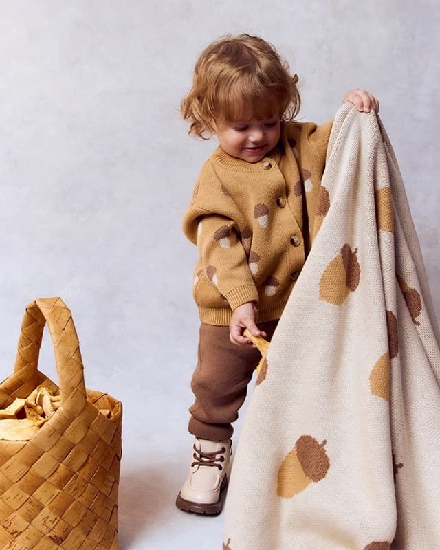 Плед детский Loomknits с жёлудями, Корица