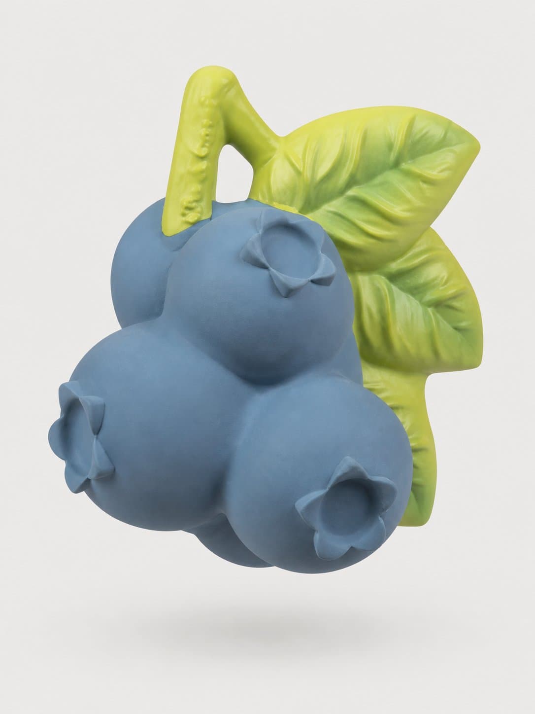 Jerry the Blueberry, прорезыватель для зубов, каталожное фото на светло-сером фоне